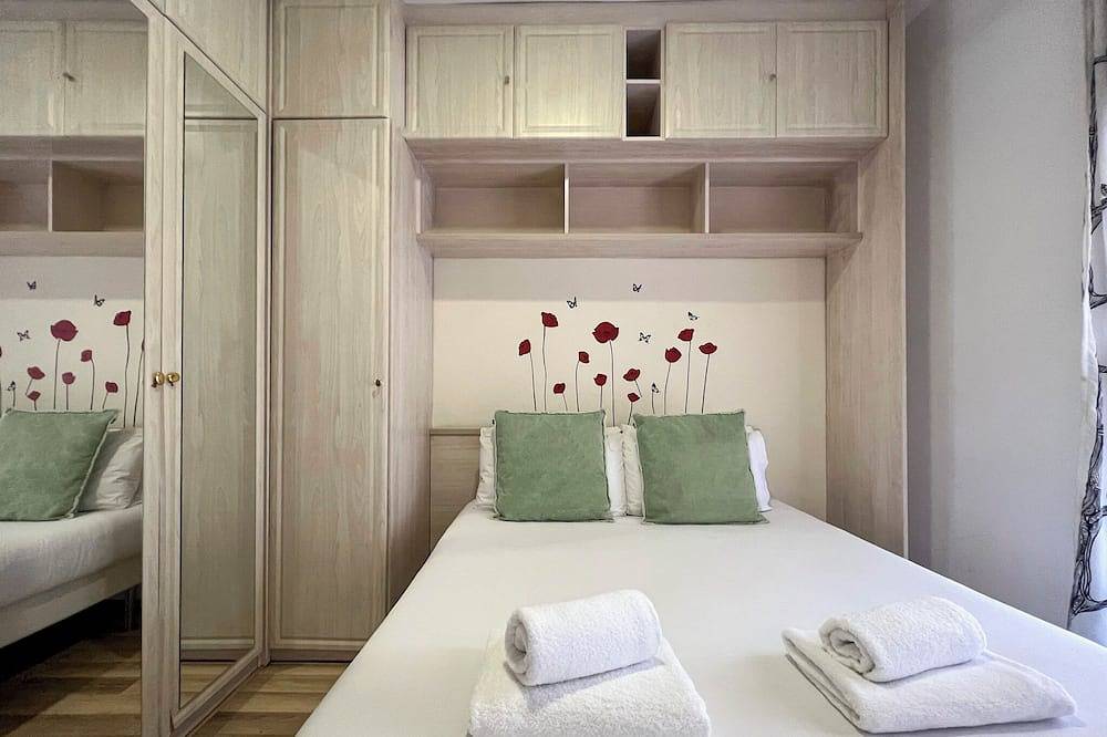 Geheel appartement, Spacious home with private balcony in Barcelona in Barcelona Centre, Barcelona