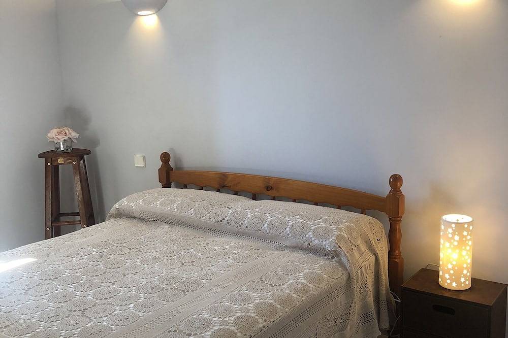 Villa on land of 3000 m2 5mn walk from the beaches.air-conditioned rooms in Farinole, Calvi region