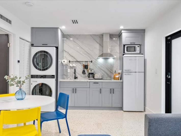 Gîte pour 6 personnes, avec piscine ainsi que jardin et terrasse à Miami - 4