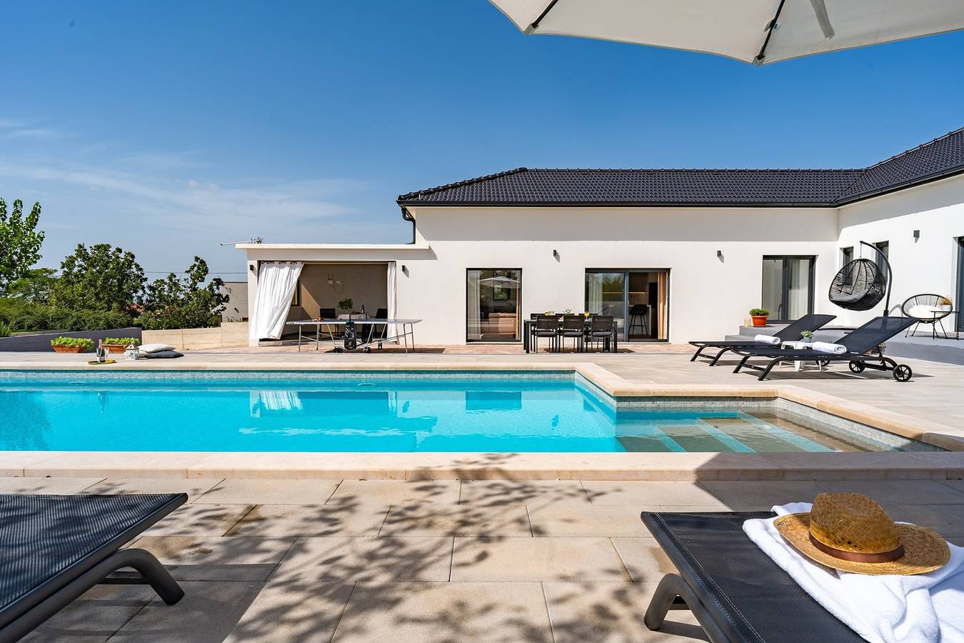 Villa Lukas mit 4 Schlafzimmern, ein hochwertiges Familienanwesen im Hinterland von Makarska
 in Imotski, Makarska Riviera