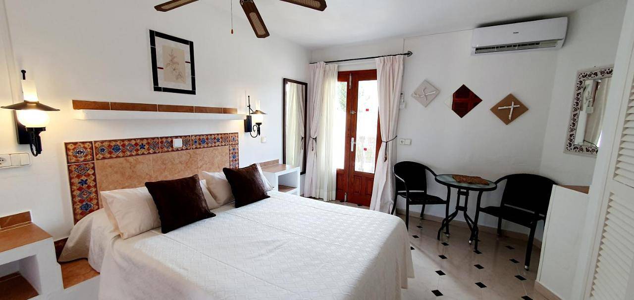 Apartamento inteiro, Granada Apartments Familiar Deluxe in s'Arenal Gran, Sant Joan de Labritja