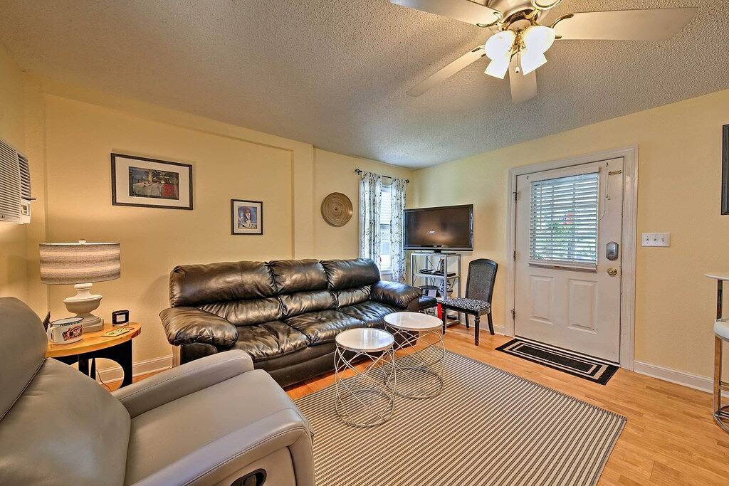 Ganze Wohnung, Neu! Nags Head Apt w / Patio .5-Mile zu Fuß zum Strand! in Nags Head, Dare County