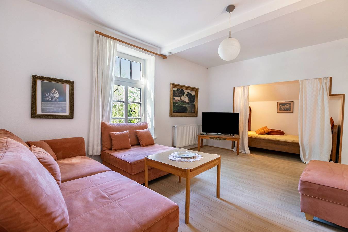 Ganze Wohnung, Ferienwohnung 'Die Große unter den Linden' mit Gemeinschaftsgarten und Wi-Fi in Schülp, Nordseeküste