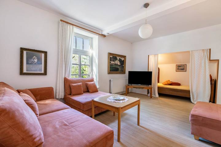 Ganze Wohnung, Apartment „Die Große unter den Linden“ mit Garten, WLAN, gratis E-Laden Auto in Schülp, Kreis Dithmarschen