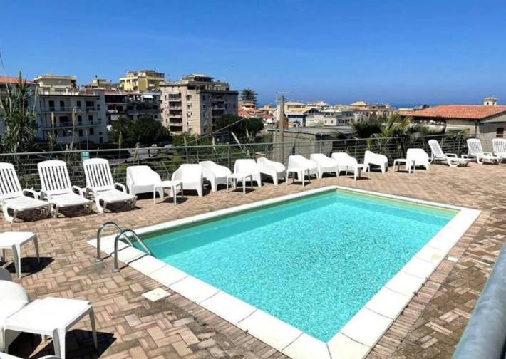 Ferienhaus für 4 Personen, mit Garten und Ausblick sowie Pool, mit Haustier