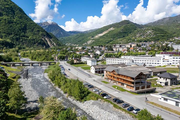 Entire apartment, Chaleur Alpine | Xxl Terrace & Mountain View in Saint-Jean-de-Maurienne, Saint-Jean-de-Maurienne region