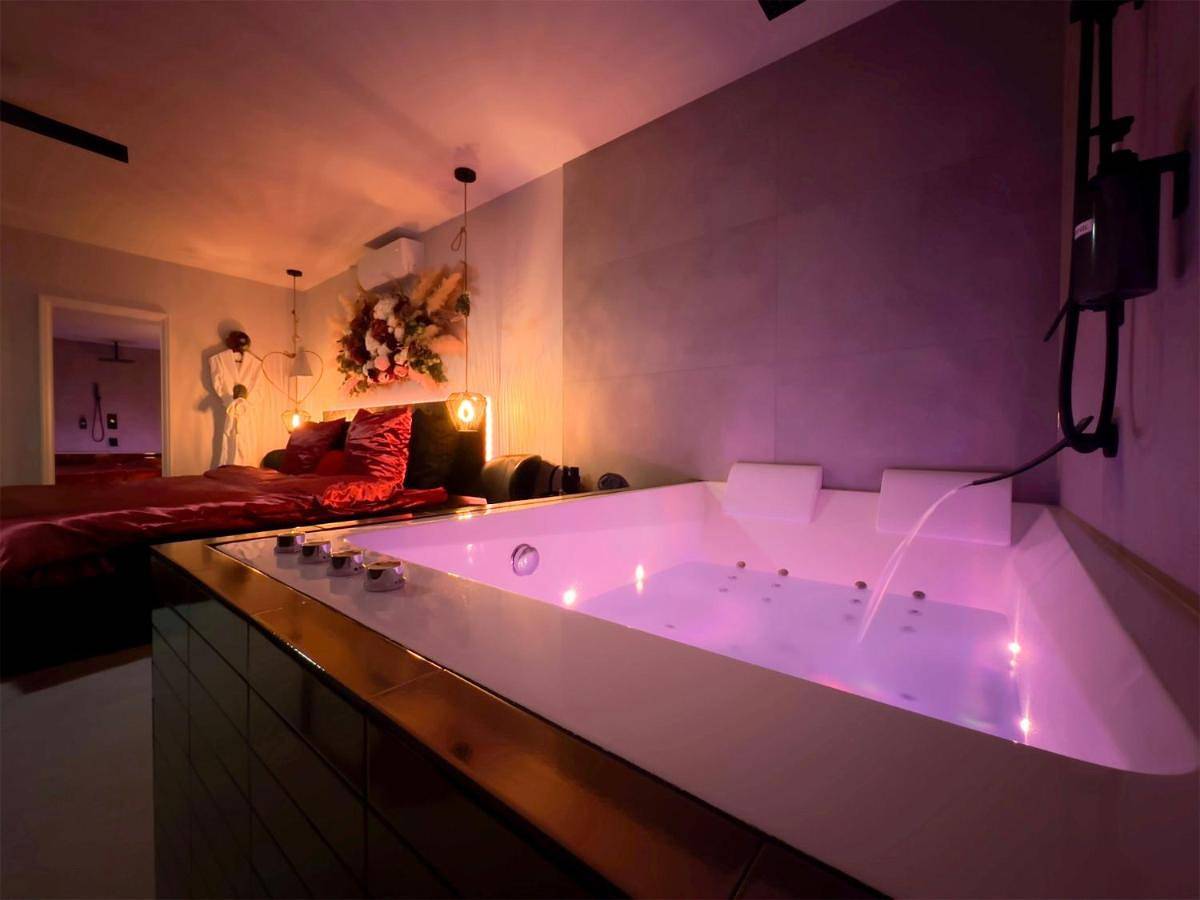 Serenity Suite - Love room Bonheur in Vénissieux, Lyon et ses environs