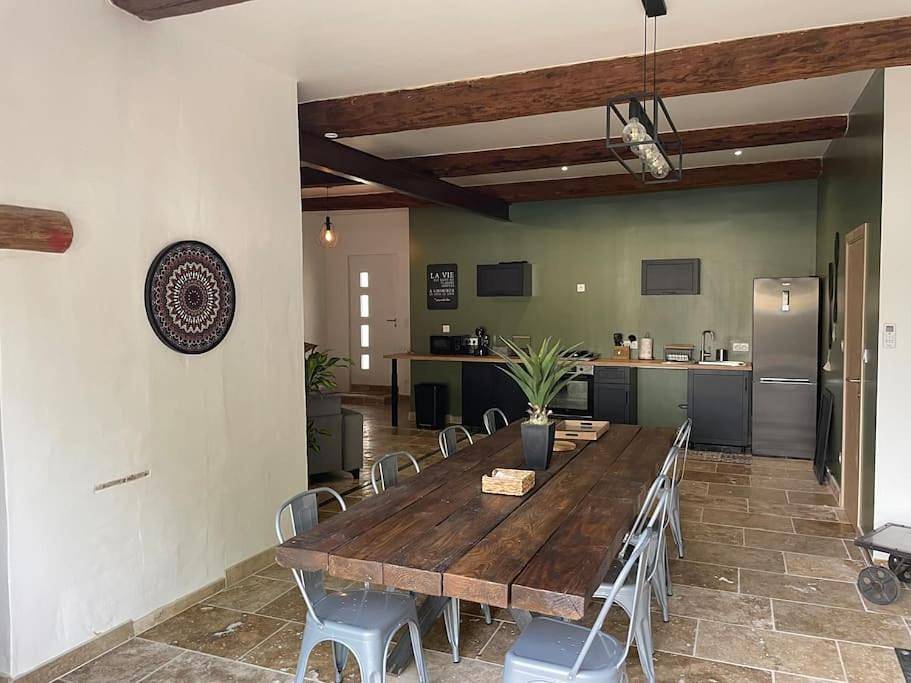Maison de charme avec piscine in Monteux, Vaucluse