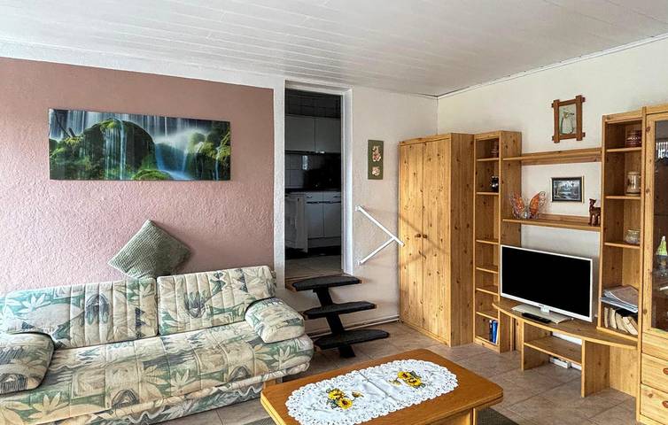 Gemütlich, nur 1 km vom Strand entfernt: WLAN, TV, Parkplatz, Terrasse und Küche inklusive! in Waren (Müritz), Müritz