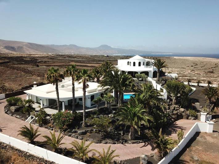 Ferienhaus für 4 Personen, mit Terrasse und Garten sowie Pool und Seeblick