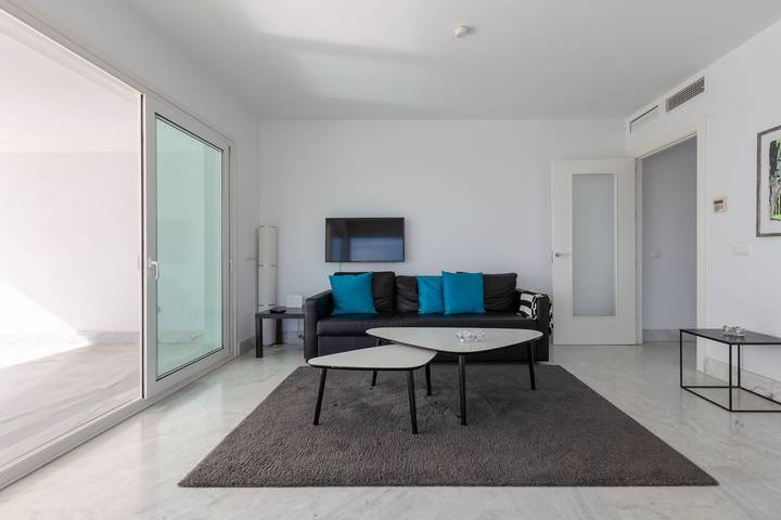 Ganze Wohnung, Schöne Ferienwohnung mit Sonnenterrasse, Pool und Meerblick in Torrequebrada, Benalmádena