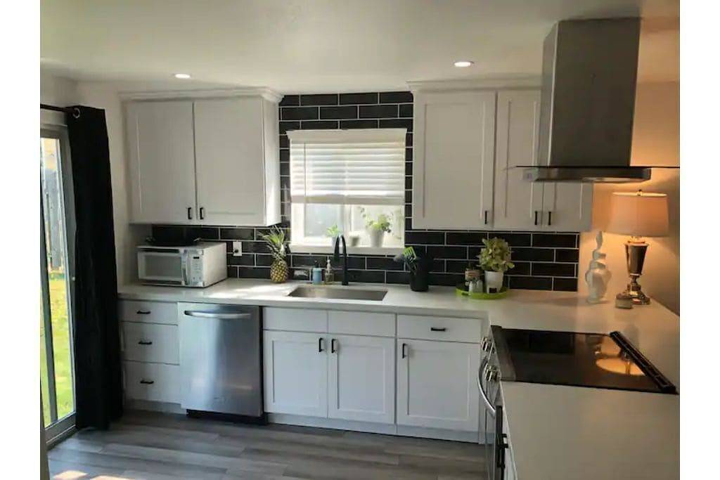 Luxury Brand New Remodeled 3 Bedroom Duplex! in Everett, Snohomish County