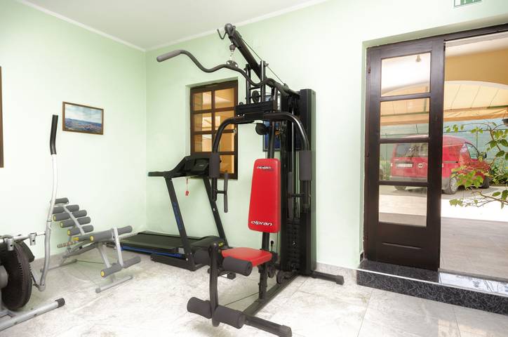 Gîte pour 8 personnes, avec Balcon et Vue à Tribunj - 4
