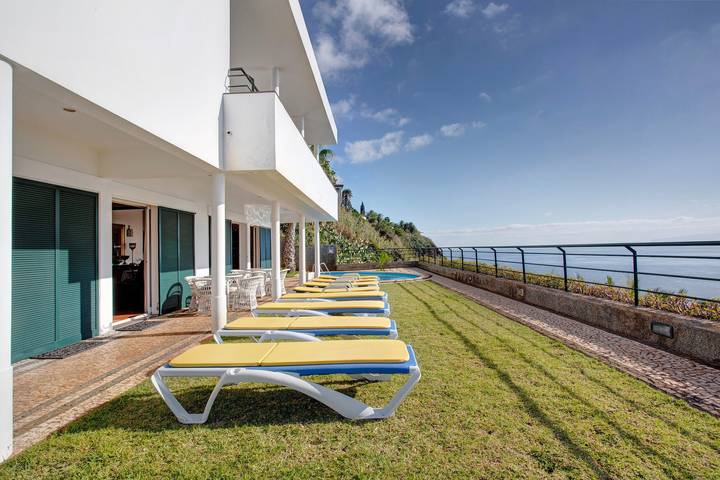 Villa "Vivenda Belo Horizonte" con vistas al mar, piscina y Wi-Fi in Caniço, Isla de Madeira