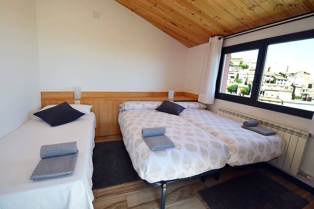 Self catering La Granja del Besa for 8 people in Cubells, Noguera