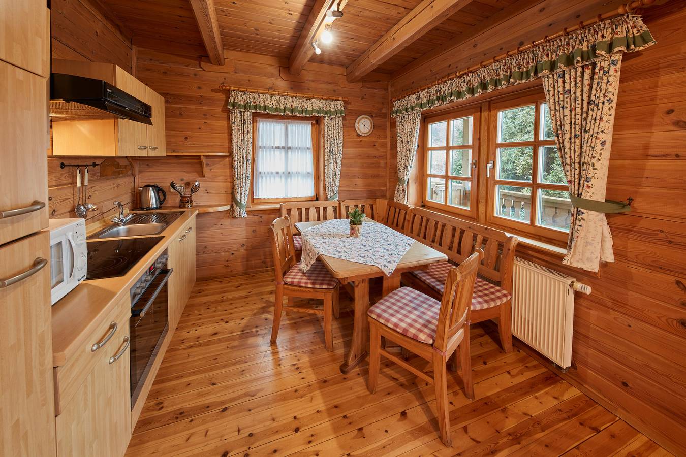 Ganze Wohnung, Ferienwohnung 'Daniela' mit Gemeinschaftsterrasse, Gemeinschaftsgarten und Wi-Fi in Schmallenberg, Hochsauerlandkreis