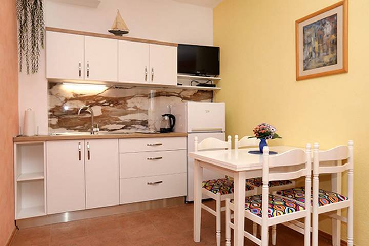 Apartament wakacyjny dla 3 osób, z balkon/ taras w Okrug Gornji