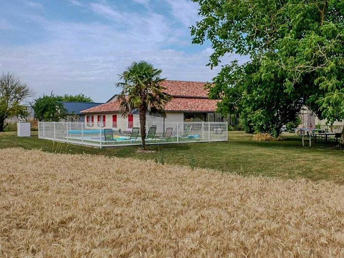 Location de vacances pour 10 personnes, avec piscine ainsi que jardin et terrasse à Vanxains - 4