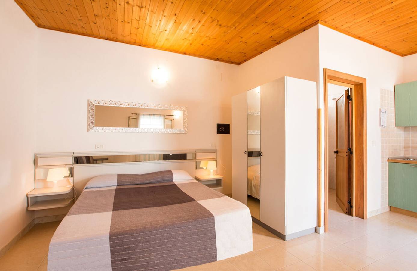 Ολόκληρο το στούντιο, Studio 'Falcone-Monolocale Comfort 202' with Sea View, Wi-Fi and Air Conditioning in Spiaggia Scialmarino, Gargano