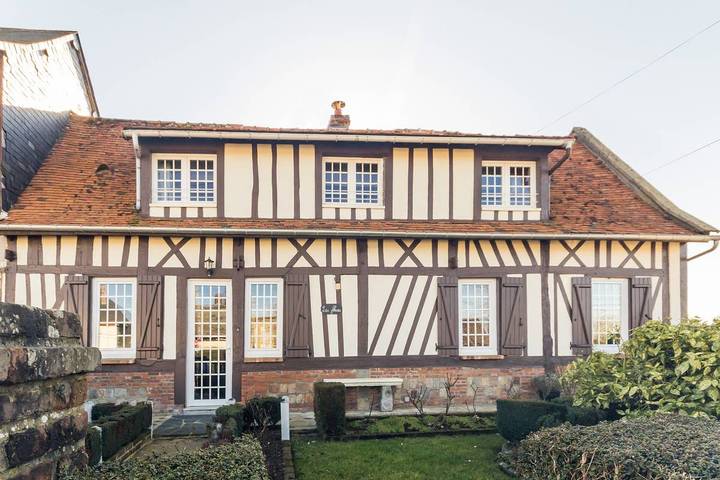 Gîte pour 8 personnes, avec terrasse et jardin dans Croixdalle