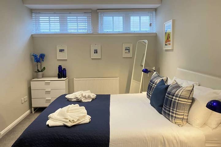 Lovely spacious 2 bedroom, 2 bathroom Mews Cottage, Glasgow in Glasgow, Greater Glasgow and Clyde Valley