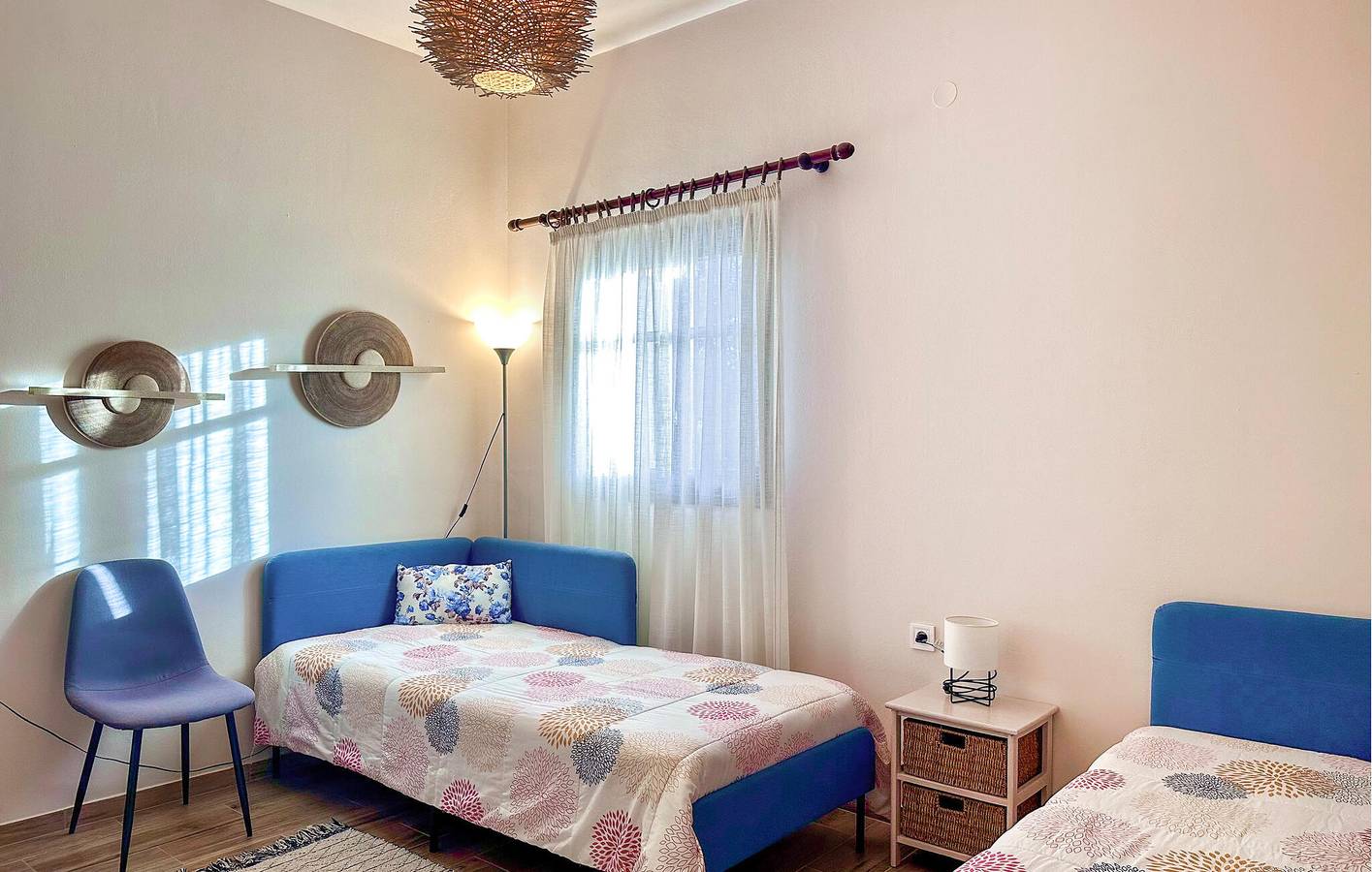 Ganze Ferienwohnung, Apartment mit Meerblick, Parkplatz, Terrasse und WiFi in Ileia