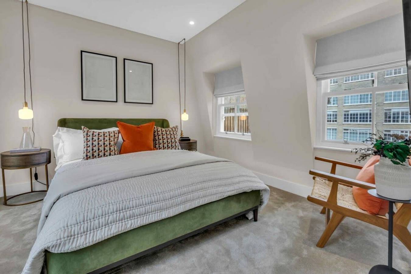 Entire apartment, Luxury Holborn Duplex with Private Lift in Downtown, London