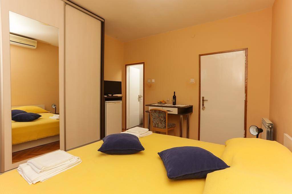 Lapad View Apartments - Double Room with Balcony and Sea View in Dubrovnik, Grad Dubrovnik