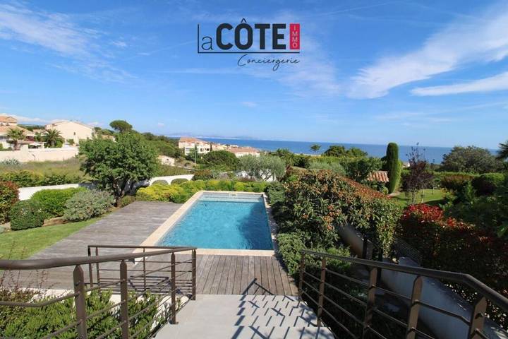 Location de vacances pour 8 personnes, avec terrasse et jardin dans Chateau Charles Roux Sausset Les Pins - 2