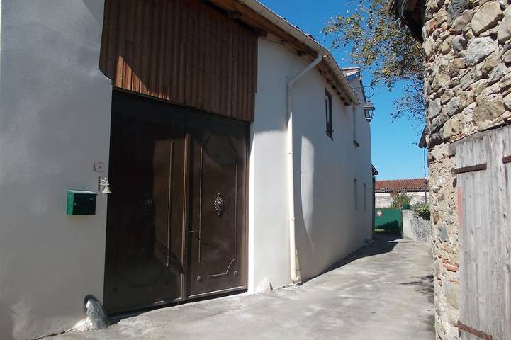 Gîte pour 8 personnes, avec jardin et balcon dans Sost