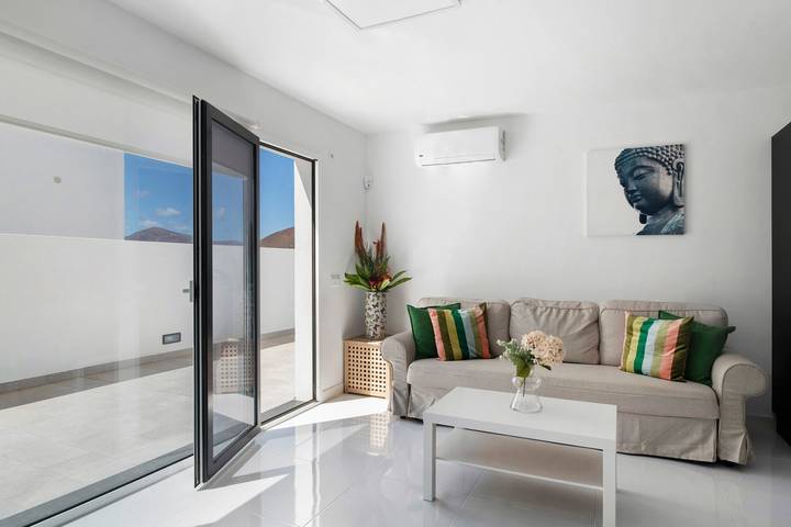 Holiday Home 'Noray 2' with Sea Views, Wi-Fi and Air Conditioning in La Santa, Tinajo