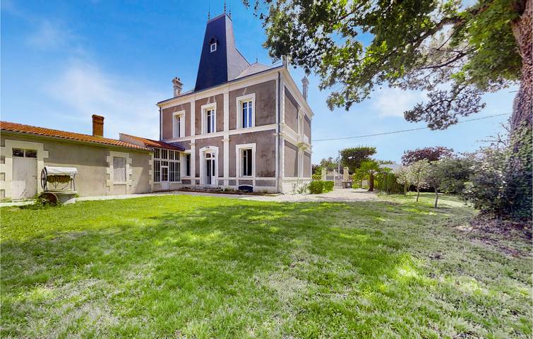 Location de vacances pour 12 personnes, avec Terrasse et Jardin à Étaules