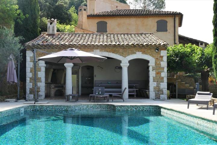 Location de vacances pour 10 personnes, avec piscine ainsi que terrasse et vue à Tourves - 3