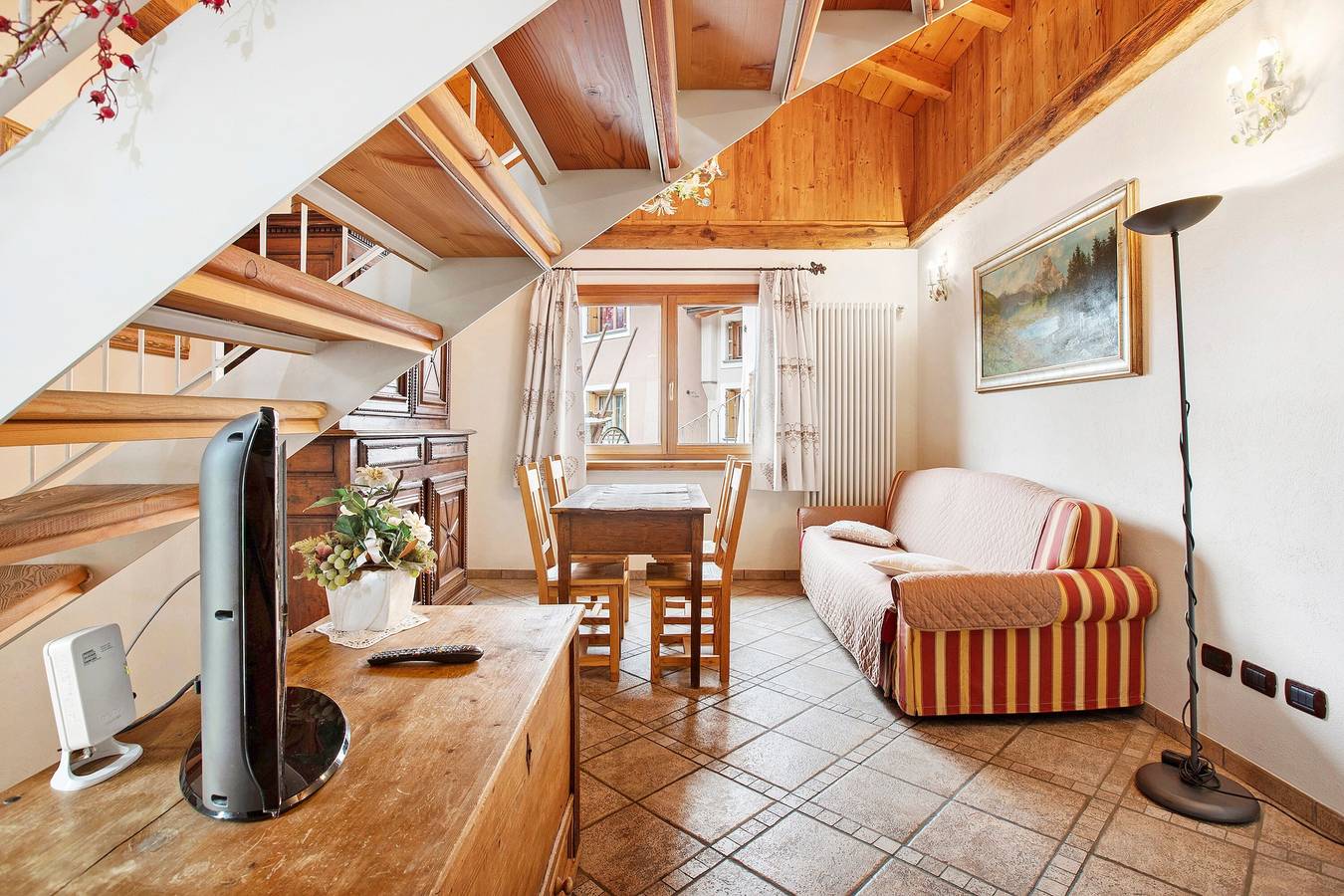 Ganze Wohnung, Ferienwohnung 'Trilocale 8' mit Bergblick, gemeinsamer Terrasse und Wlan in Gressan, Comune di Gressan