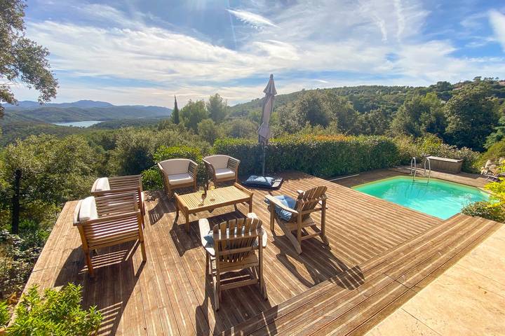 Location de vacances pour 8 personnes, avec piscine ainsi que jardin et vue sur le lac, adapté aux familles à Montauroux - 4