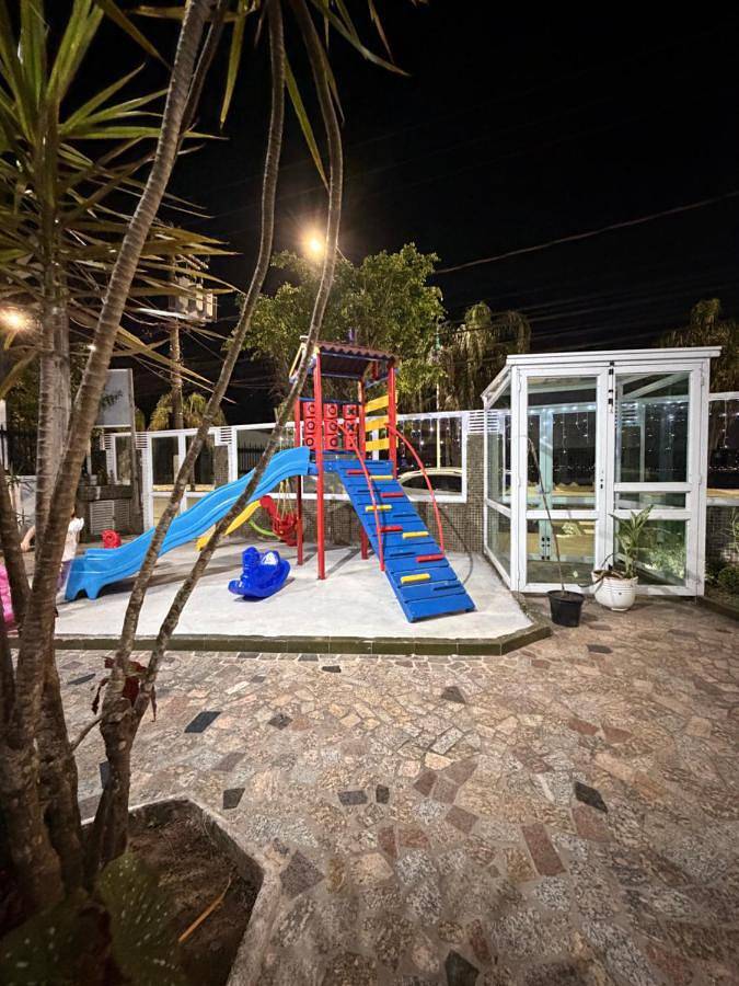 Casas e apartamentos de temporada para 5 pessoas, com jardim, adaptado a crianças em São Vicente