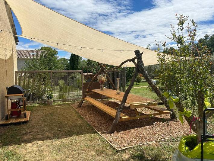 Location de vacances pour 4 personnes, avec vue ainsi que jardin et piscine, animaux acceptés à Lurs - 3