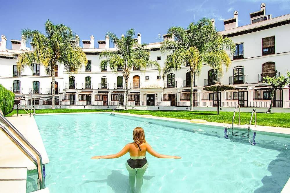 Apartamento entero, Pura Vida Piso tranquilo Terraza Piscina Aparcamiento - Playa 15mn, Centro 2mn in Vélez de Benaudalla, Costa Tropical