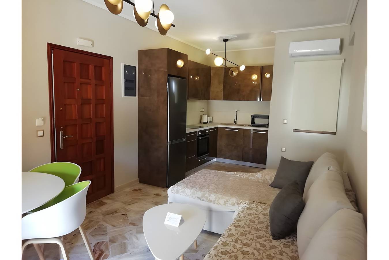 Entire apartment, Apartment 'Lixouri' with Private Terrace, Wi-Fi and Air Conditioning in Argostoli, Kefalonia