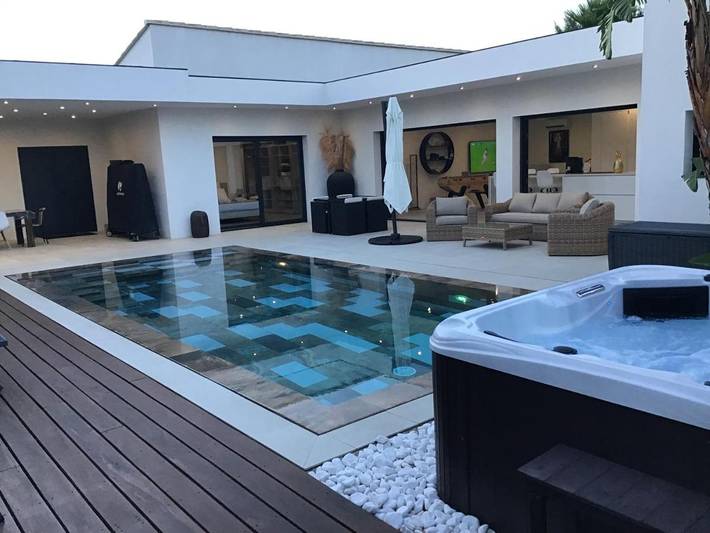 Villa pour 6 personnes, avec Jacuzzi et Terrasse ainsi que Jardin et Piscine à Saint-Cyr-sur-Mer