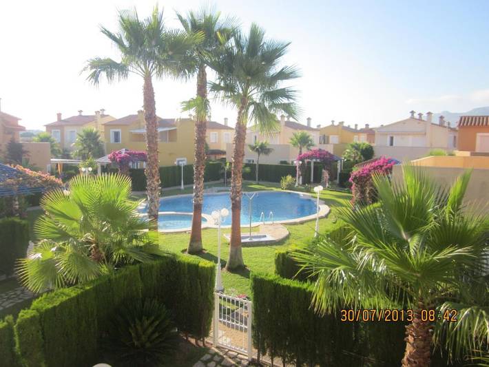 Bungalow para 4 personas, con piscina además de terraza y jardín, Se admiten mascotas en Oliva