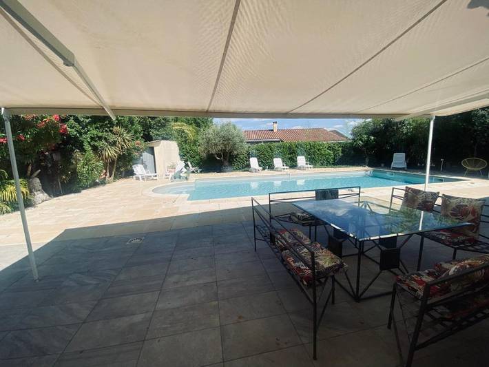 Location de vacances pour 10 personnes, avec Terrasse ainsi que Jardin et Piscine à La Salvetat-Saint-Gilles - 4