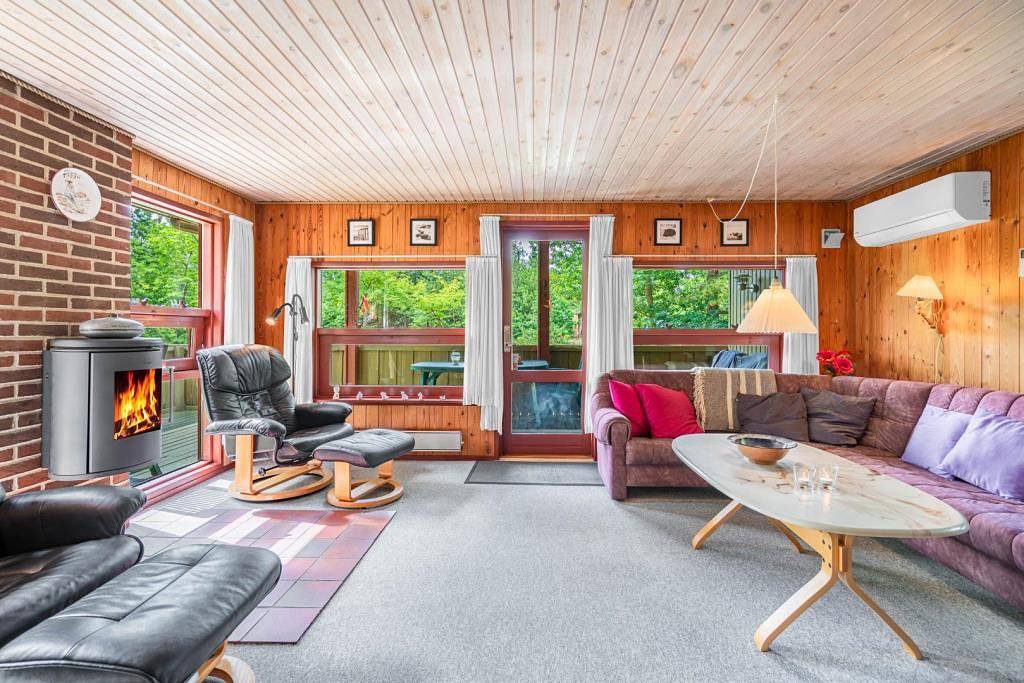 Gemütliches Ferienhaus mit Sauna und Kaminogen auf einem Naturgrundstück in Nørre Nebel, Varde