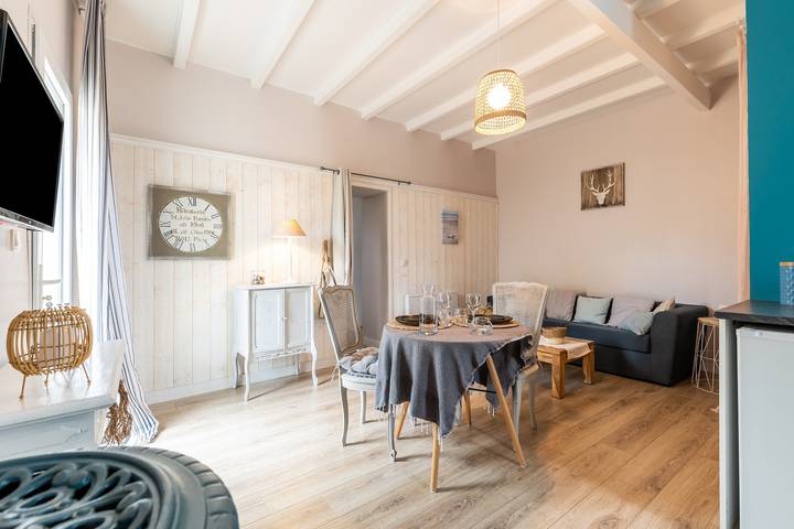 Gîte bien être avec sauna et spa in Vertheuil, Parc naturel régional du Médoc