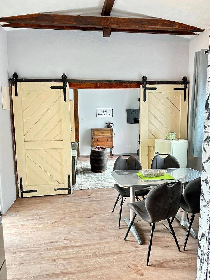 Ferienwohnung für 4 Personen, mit Balkon und Whirlpool sowie Terrasse und Garten in Schmidtheim