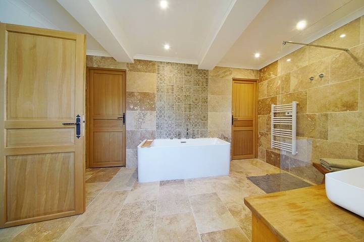 Gîte pour 14 personnes, avec jardin à Saint-Martin-de-Castillon - 4