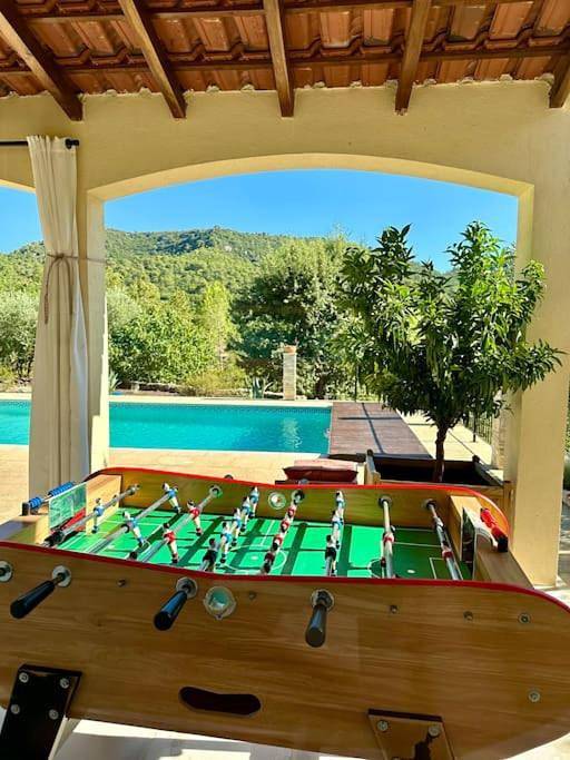 Villa Les Restanques - Piscine et Pétanque in Rougiers, Région de Brignoles