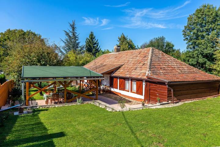 Ferienhaus für 6 Personen, mit Terrasse und Kinderpool in Westtransdanubien