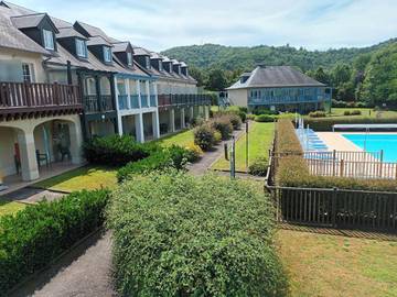 Gîte pour 4 personnes, avec piscine ainsi que vue et terrasse dans Argentat-sur-Dordogne