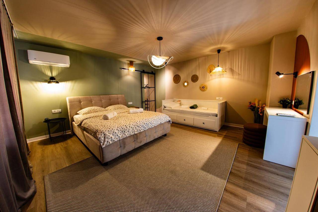 Appartement entier, Flh - Citadel Garden - Casă cu Curte și Parcare Privată lângă Cetatea Alba Carolina - Loc de Joacă și Ciubăr in Alba Iulia